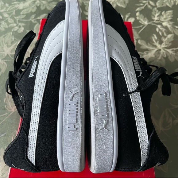 PUMA Smash V2 Wide - Black Suede. Mens: 8.5 Wide. - Picture 7 of 10